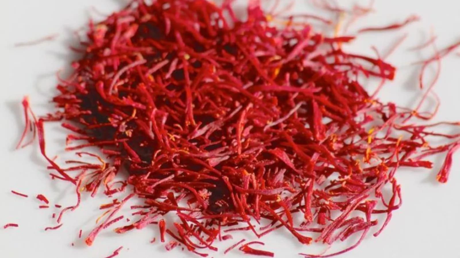 How to Tell Real Kashmiri Saffron From Fake: 5 Simple Home Tests